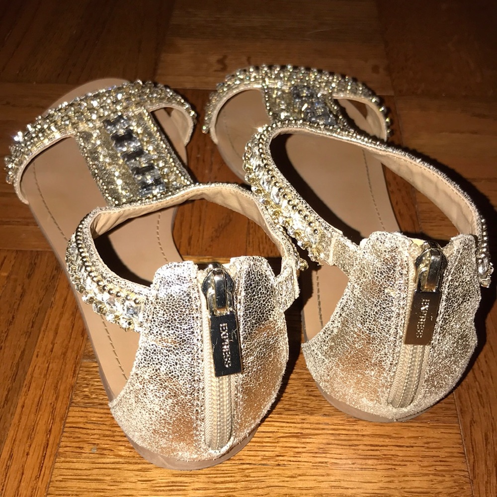 Express Sandals ✨ - Picture 3 of 4